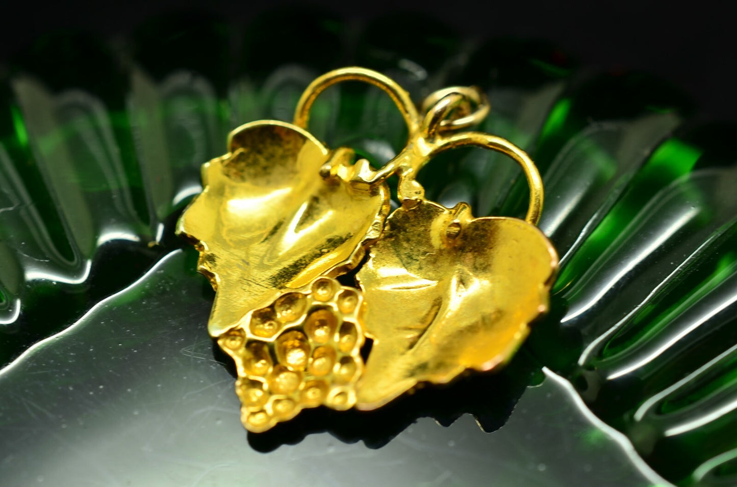 10K Yellow Gold Black Hills Gold Leaves & Grapes Design Pendant Charm