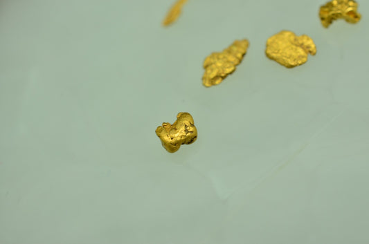 Lot of 18k Yellow Gold tiny natural gold nuggets 1.5 grams