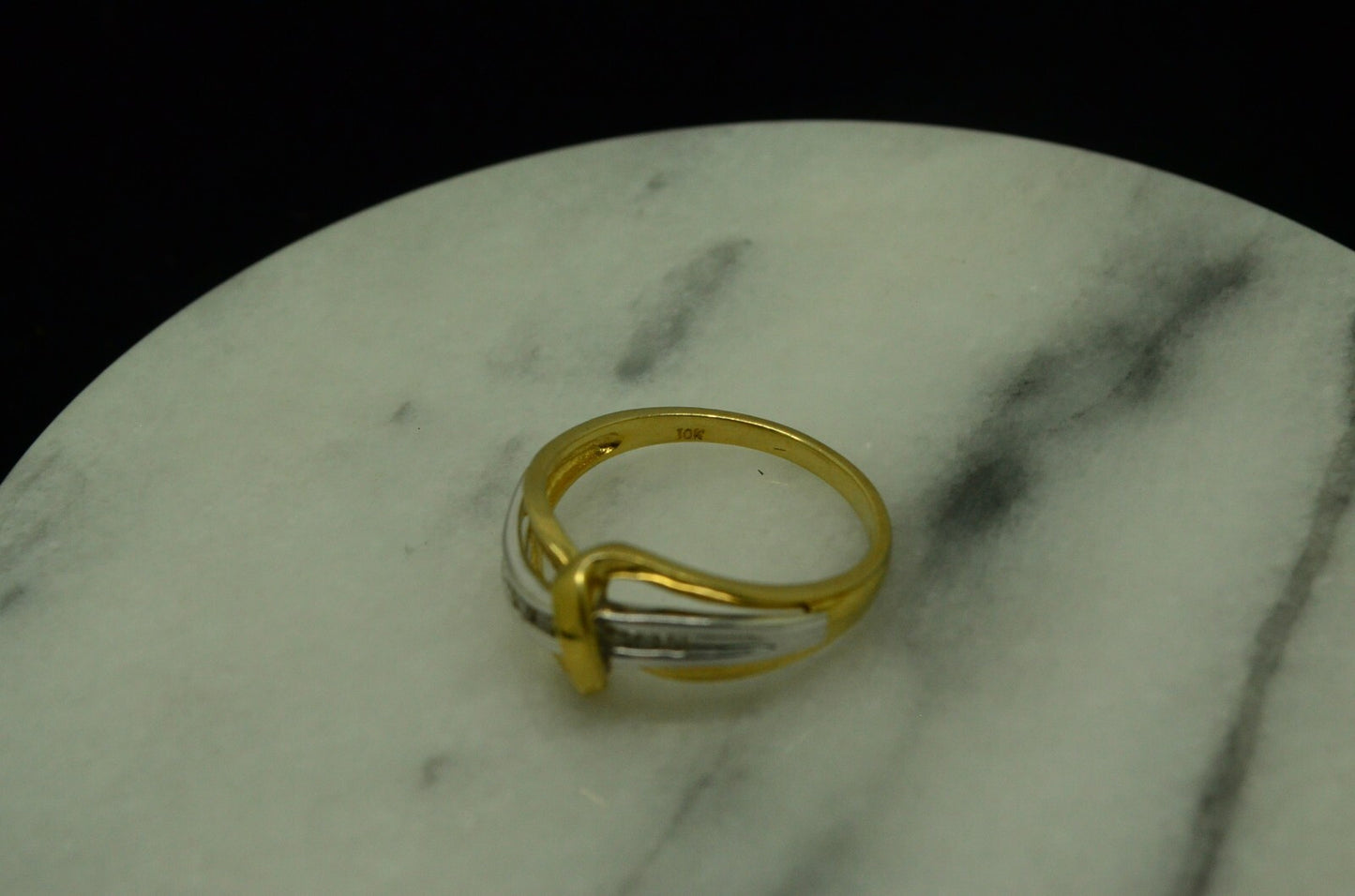 10K Yellow gold 9 diamond anniversary ring band w/ overpass design size 7 #D3795