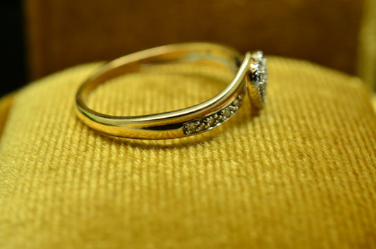 10k Yellow Gold pave diamond heart design ring band 1/10 tcw size 7