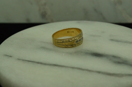 14K Yellow Gold 5 stone diamond ring band w/ etched design size 6