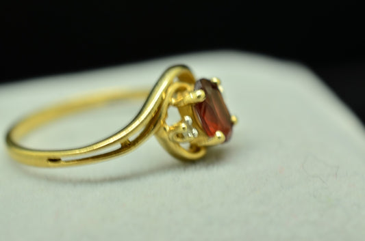 10K Yellow Gold Red Garnet with Diamonds Ring Band Size 4.5