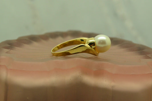14K Yellow Gold natural white pearl ring band with diamond accents size 6.75