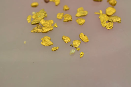 Lot of 18k Yellow Gold tiny natural gold nuggets 2.6 grams