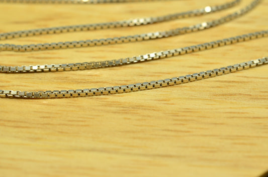 17.5" 925 Sterling Silver Box Chain Necklace 1.2mm 3.7 grams