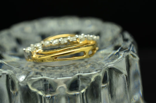 10K Yellow Gold Round Framed Diamond Journey Design Pendant Charm 0.20 tcw