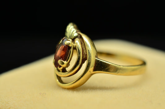 10K Yellow Gold Black Hills Gold Leaves Design Ring Band w/ Red Garnet Size 6