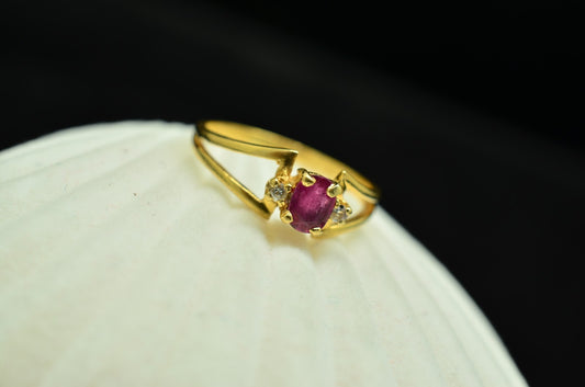 14K Yellow Gold Oval Purple Sapphire Ring Band with Diamond Accents Size 4