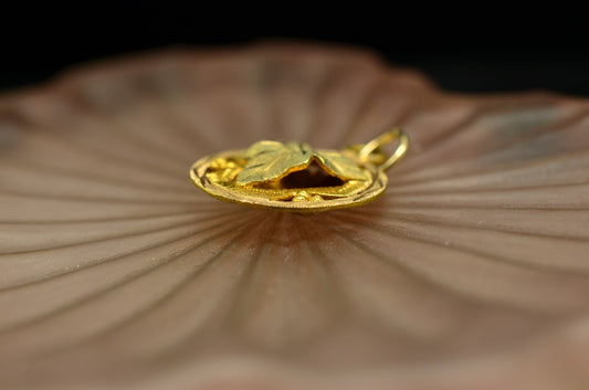 12K Yellow Gold Black Hills Gold Large Leaf Design Pendant Charm-Reversible