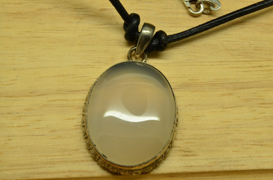 18" 925 Sterling Silver oval cloudy agate pendant necklace w/ leather strap