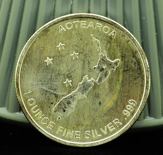 2010 New Zealand Silver Fern Aotearoa Art Round -1 Troy Oz .999 Silver