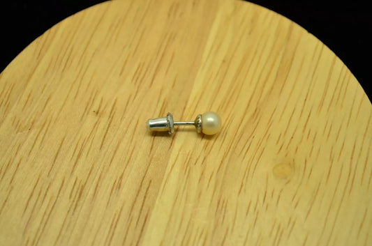 14K WHITE GOLD 5mm IMITATION WHITE PEARL STUD EARRING -JUST ONE