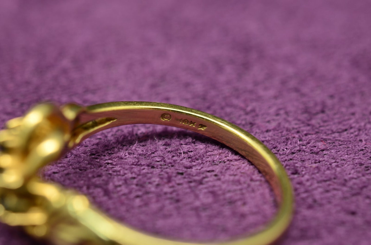 10K Yellow Gold Black Hills Gold Leaves w/ Topaz & Diamond Ring Band Size 7