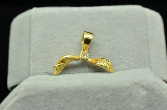14K Yellow Gold Two Leaves Design Small Pendant Charm w/ Diamond Accent