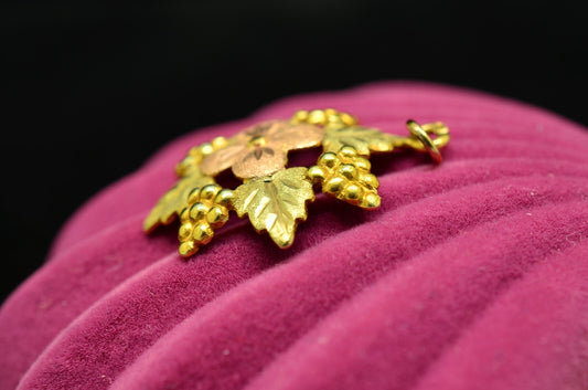 12K Yellow Gold Black Hills Gold Leaves& Grapes Design Snowflake Pendant Charm
