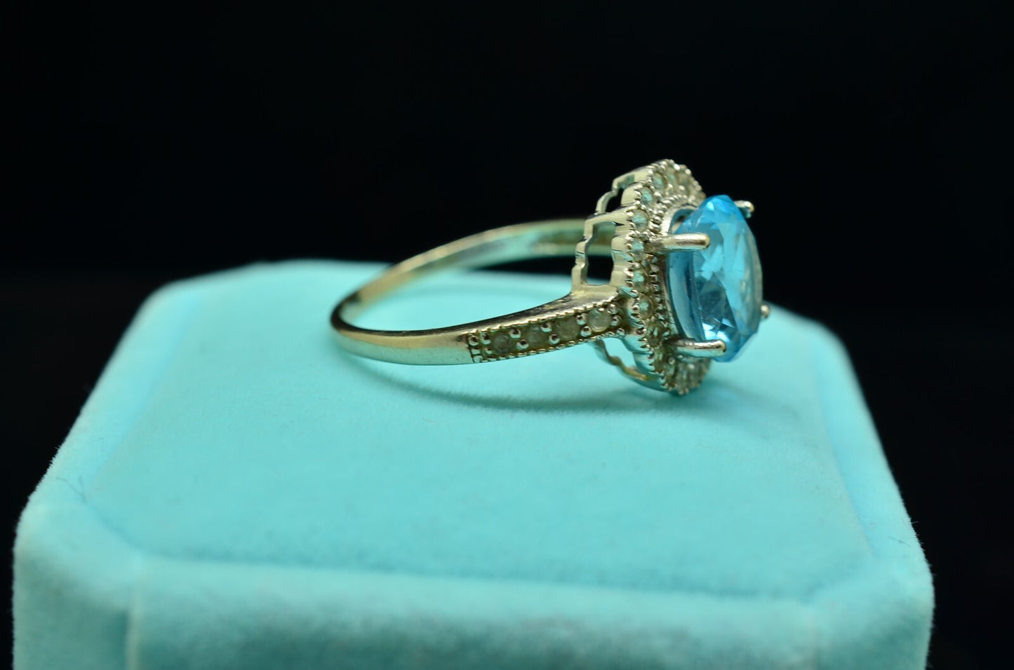 10k White Gold oval light blue topaz ring band with white topaz halo size 9.75