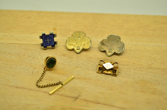 Lot of four various lapel pins / tie tacks