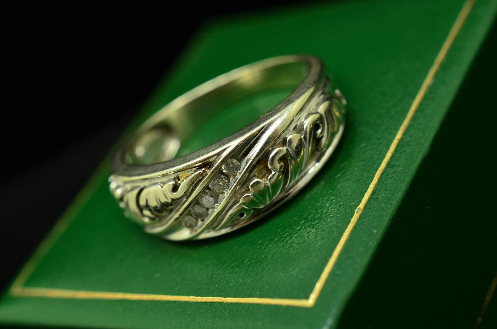 10K White Gold Embossed Design Five Diamond Ring Band Size 9.25