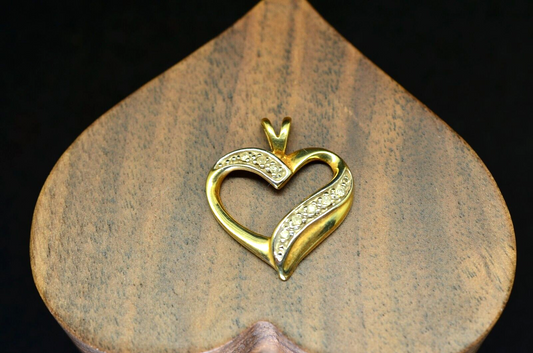 10K Yellow Gold diamond covered open heart pendant charm 0.08 tcw