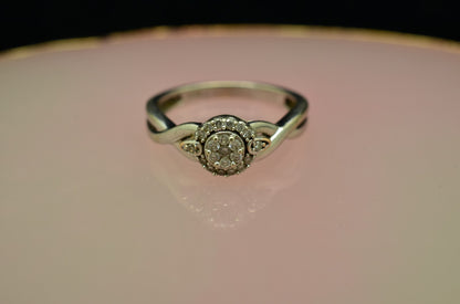 10k White Gold diamond cluster design ring band size 5.5