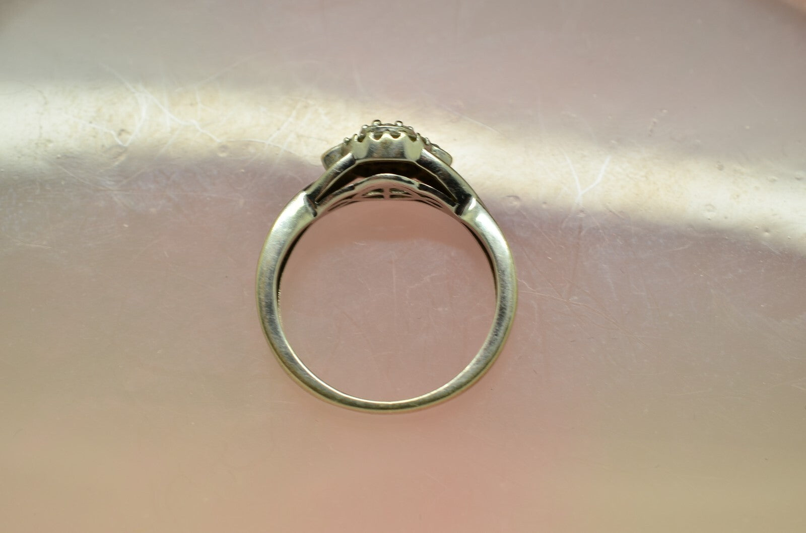 10k White Gold diamond cluster design ring band size 5.5