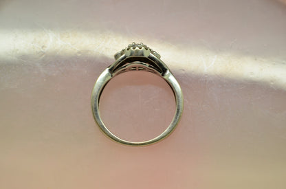 10k White Gold diamond cluster design ring band size 5.5