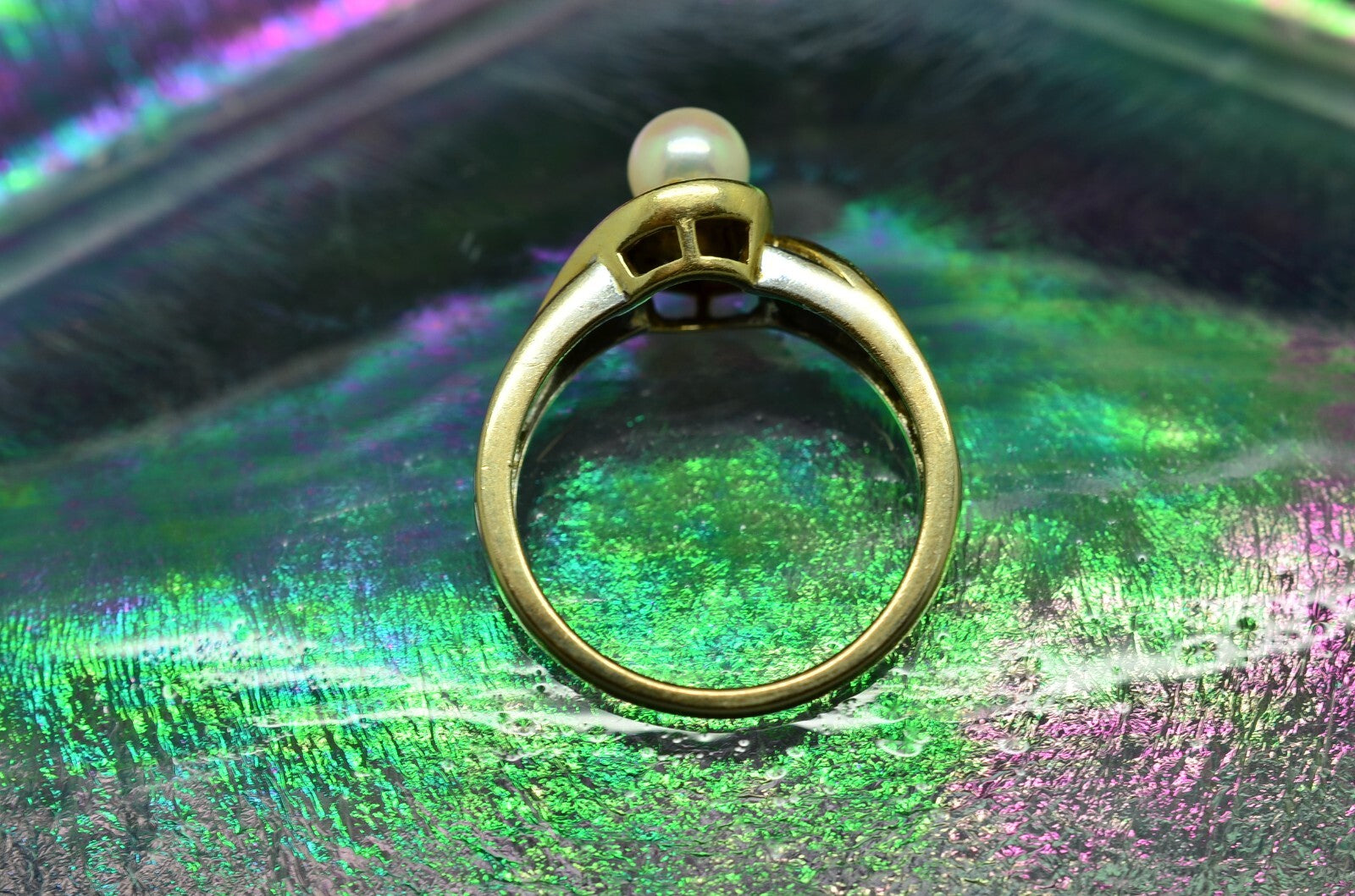 10K White Gold white pearl solitaire ring band w/ diamond accents size 6.75