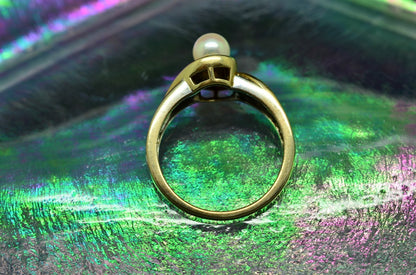 10K White Gold white pearl solitaire ring band w/ diamond accents size 6.75