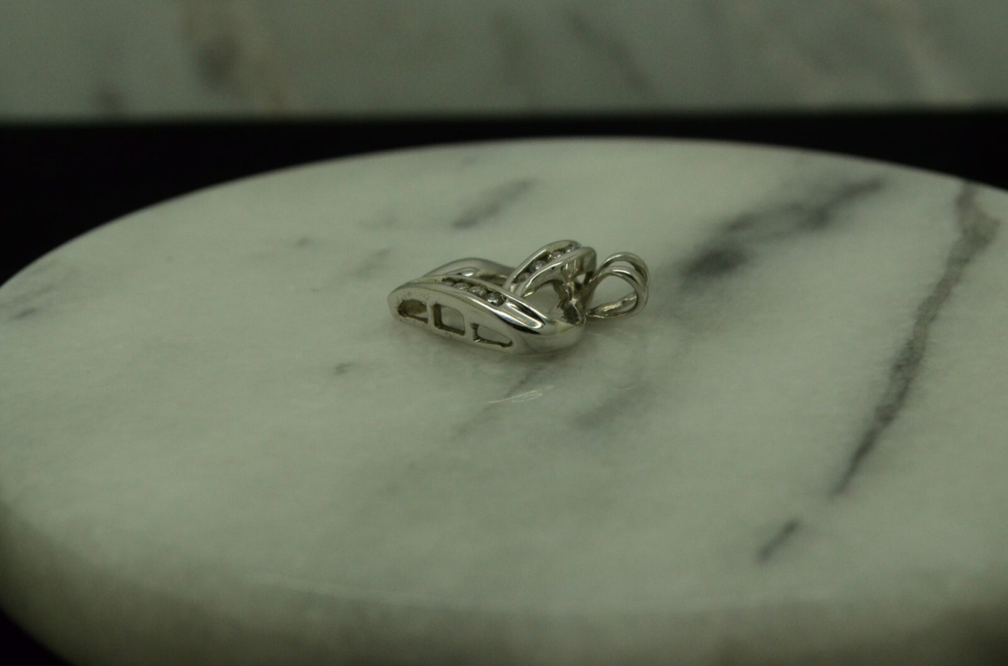 10K White gold open heart w/ diamonds pendant charm 0.16 tcw #D3785