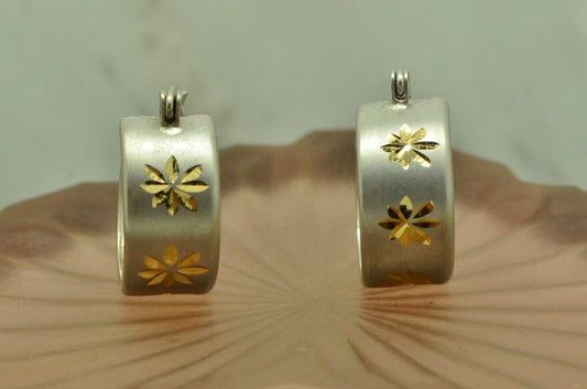 14K White Gold round hoop earrings w/ sparkling yellow gold flower design 17mm