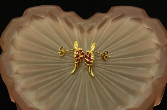 14K Yellow Gold pink ruby swirly ribbon design stud earrings