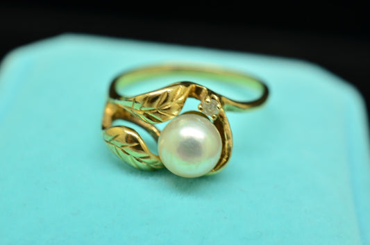 14K Yellow Gold White Pearl & Diamond Ring Band w/ Leaf Design Size 6.75