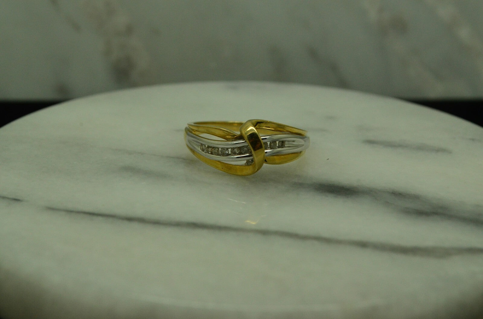 10K Yellow gold 9 diamond anniversary ring band w/ overpass design size 7 #D3795