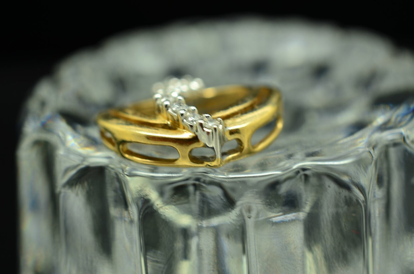 10K Yellow Gold  Round Framed Diamond Journey Design Pendant Charm 0.20 tcw