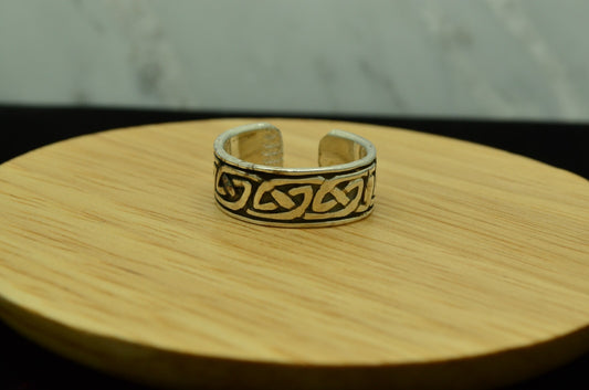 Lot Of Four 925 Sterling Silver ring bands -various designs & sizes