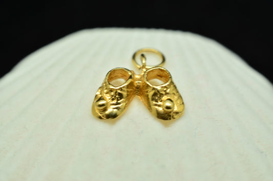 14K Yellow Gold Baby Shoes Pendant Charm