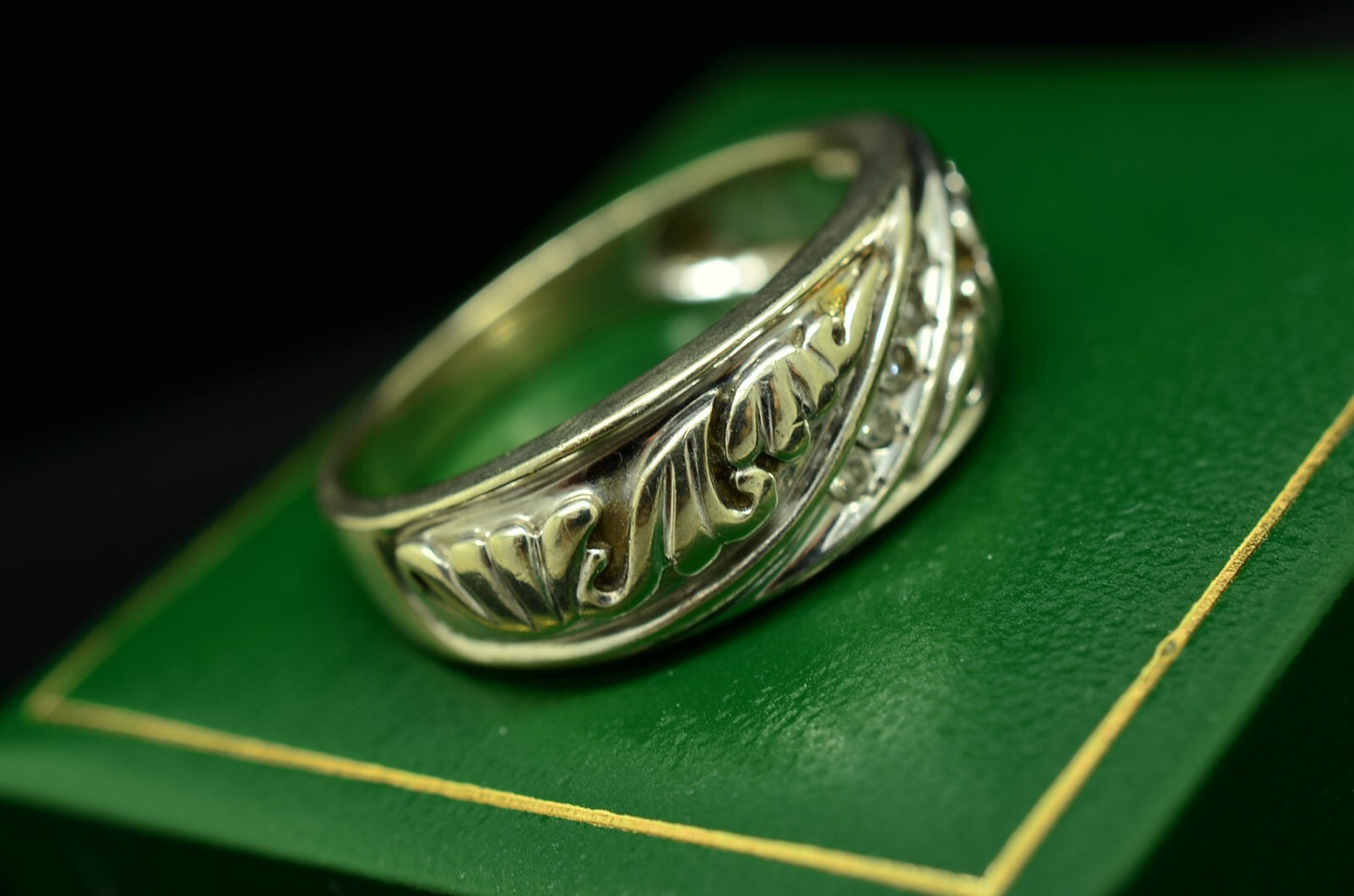 10K White Gold Embossed Design Five Diamond Ring Band Size 9.25