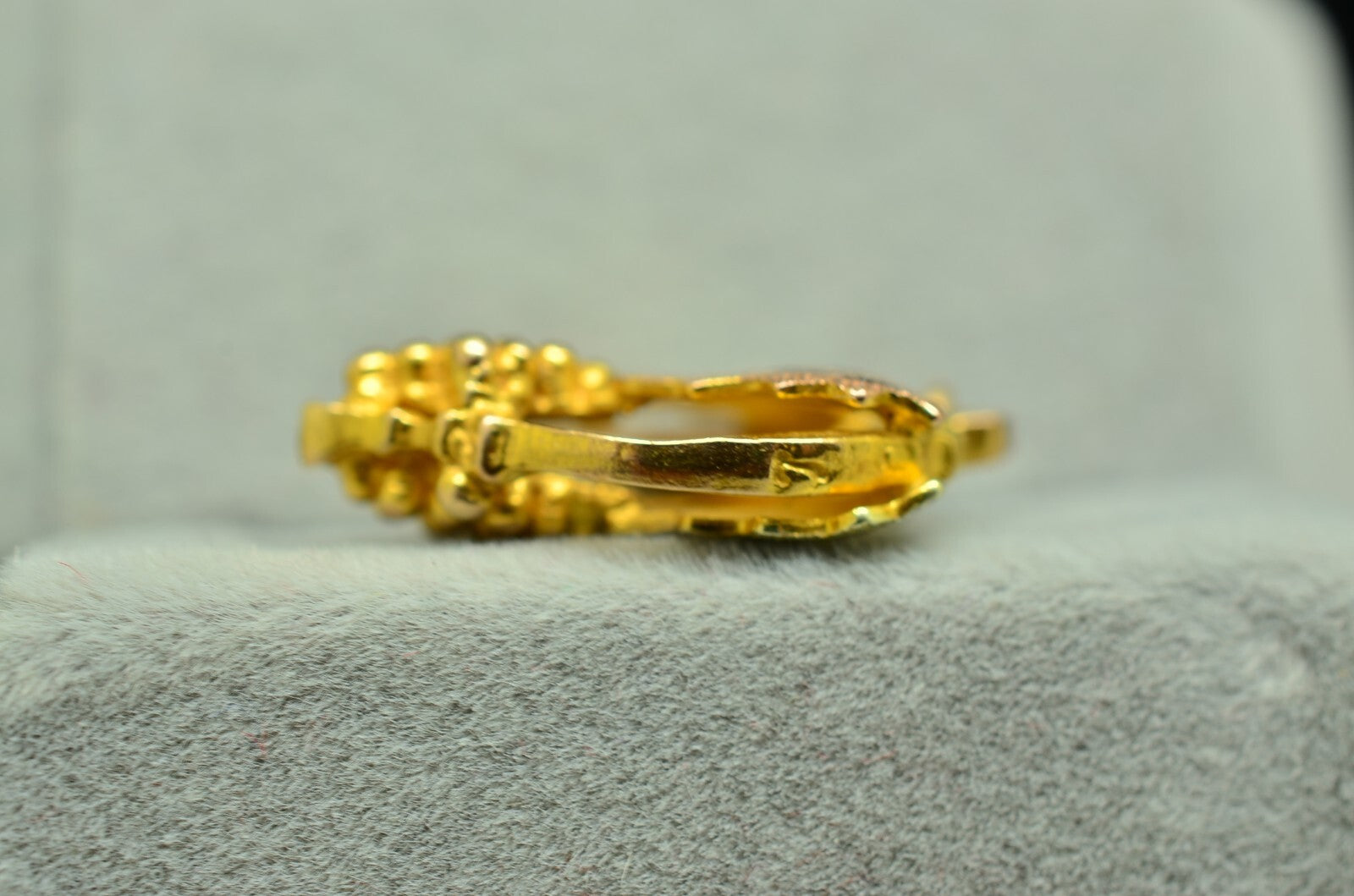 10K Yellow Gold Black Hills Gold Leaves & Grapes Design Pendant Charm Reversible