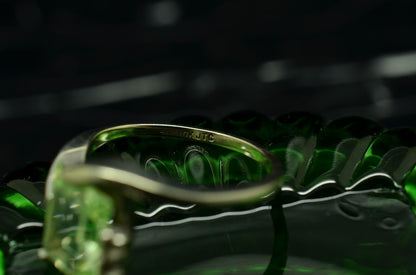 10K White Gold green topaz ring band w/ white amethyst accents size 6.5