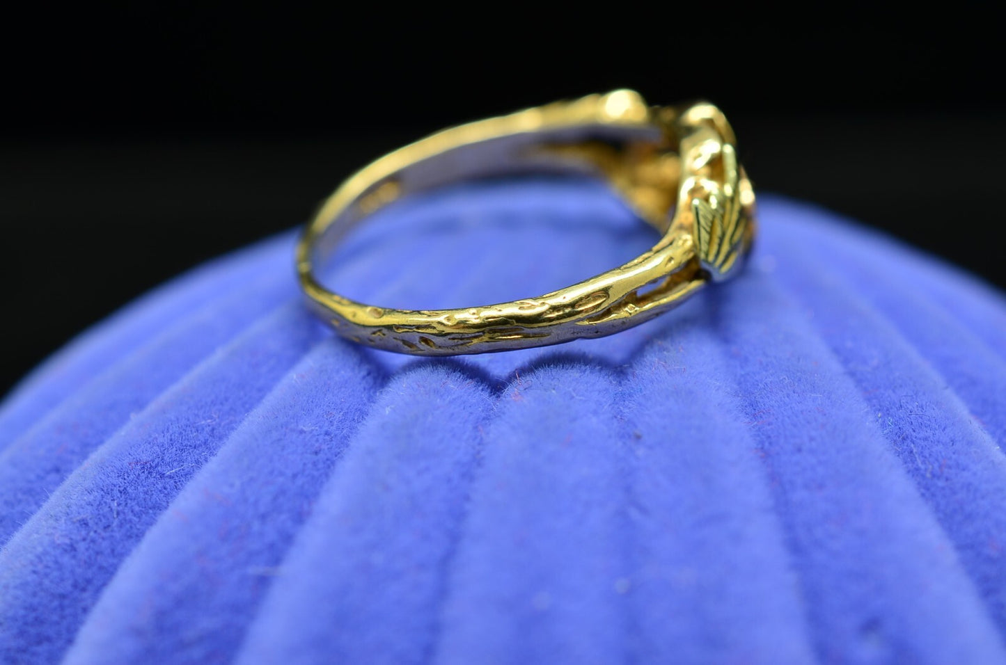 10K Yellow Gold Black Hills Gold Leaves Ring Band Size 4.5