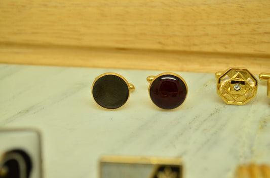 Lot of gold plated cuff links -some pairs, some singles