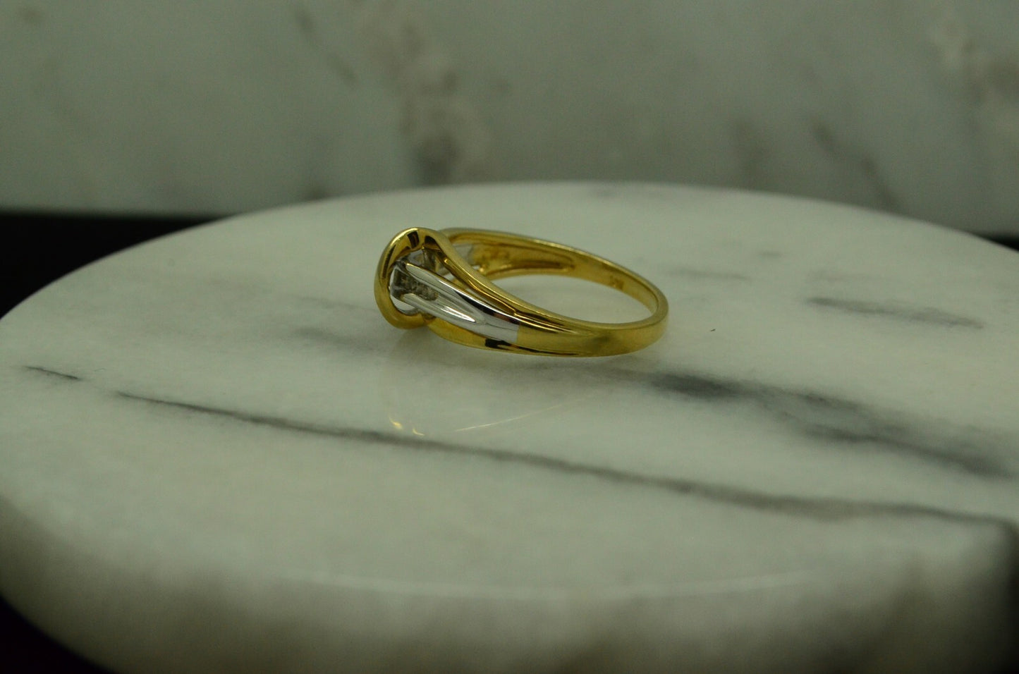 10K Yellow gold 9 diamond anniversary ring band w/ overpass design size 7 #D3795