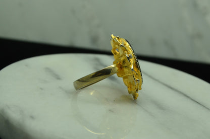 YELLOW GOLD FILLED OVAL BLACK & WHITE PAINTED FLOWER DESIGN RING BAND SIZE 6 ADJ