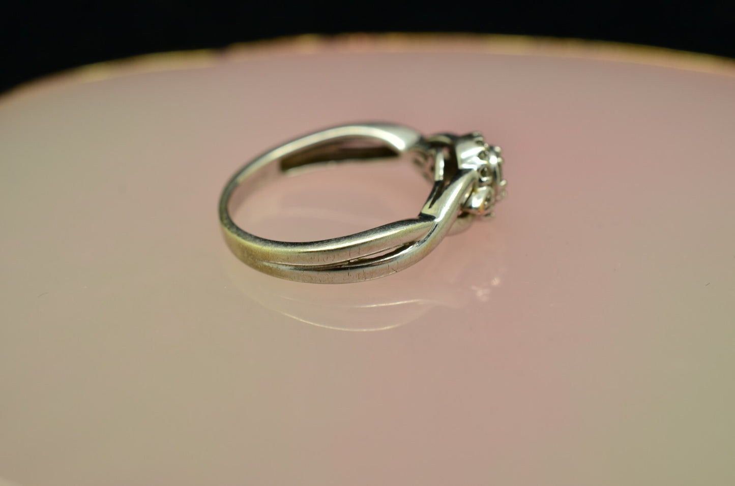 10k White Gold diamond cluster design ring band size 5.5