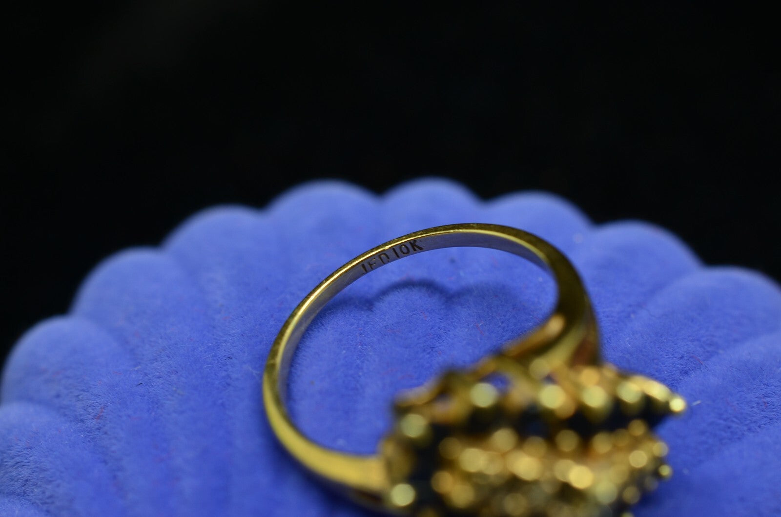 10k Yellow Gold dark blue spinel and diamond cocktail ring band size 4