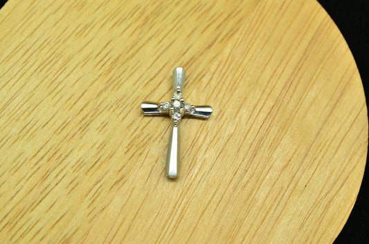 14K White Gold Cross Pendant Charm with Diamonds 1/10 tcw