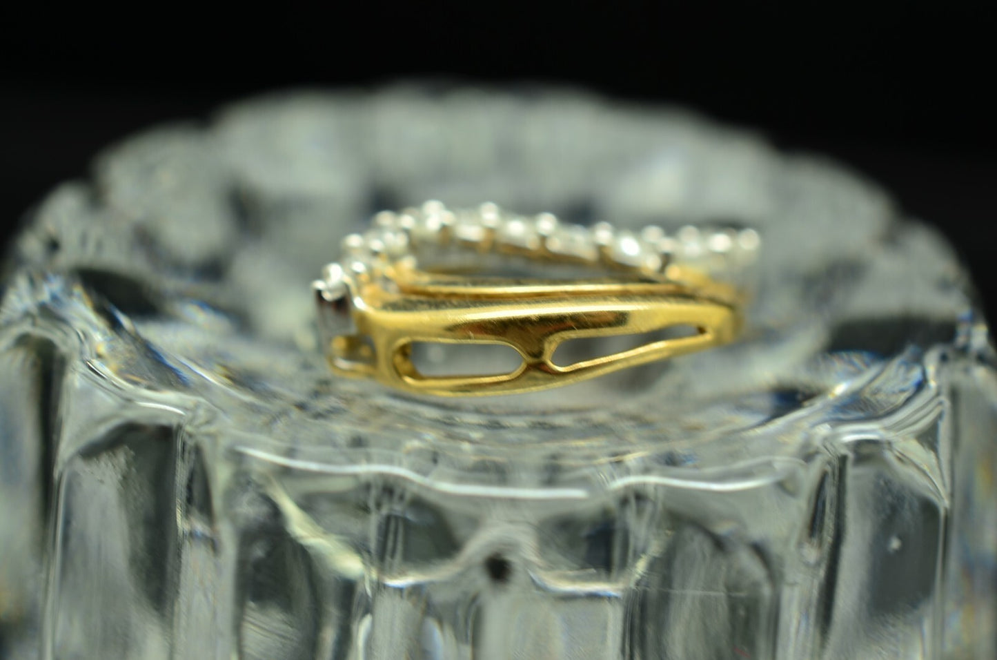 10K Yellow Gold  Round Framed Diamond Journey Design Pendant Charm 0.20 tcw