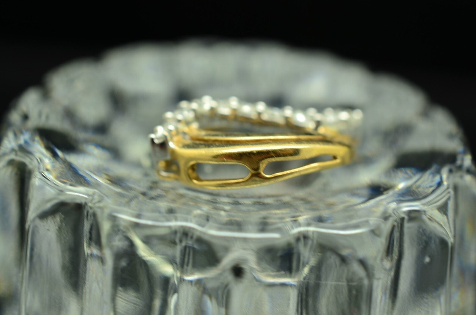 10K Yellow Gold  Round Framed Diamond Journey Design Pendant Charm 0.20 tcw