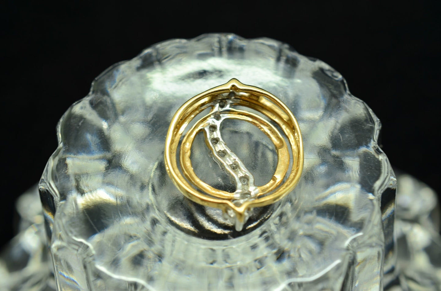 10K Yellow Gold  Round Framed Diamond Journey Design Pendant Charm 0.20 tcw