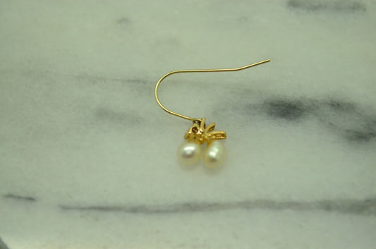 14K YELLOW GOLD TWO NATURAL WHITE DANGLING PEARLS FISHHOOK EARRING -JUST ONE
